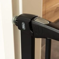 Barrera Negra TIAKI Con 7 Cm De Extensión Para Perros 16 Barrera Negra TIAKI Con 7 Cm De Extensión Para Perros -Productos Para Perros 334696 tiaki dog gate black fg 8153 2